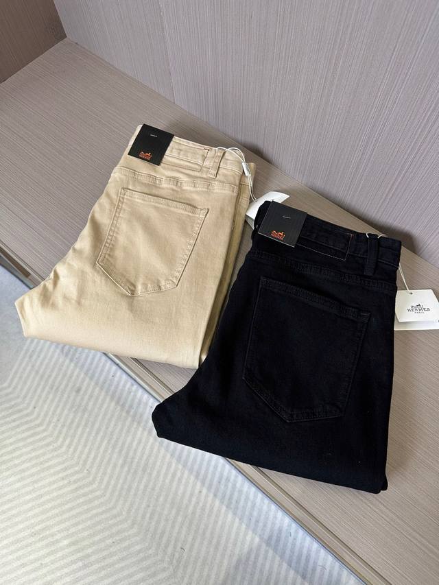 h马家25Ss春夏新款牛仔裤 面料带弹力 黑牛，卡其 返贴皮牌设计 时尚潮流必备单品 2色 颜色：黑色，卡其色 码数：29，30，31，32，33，34，36，