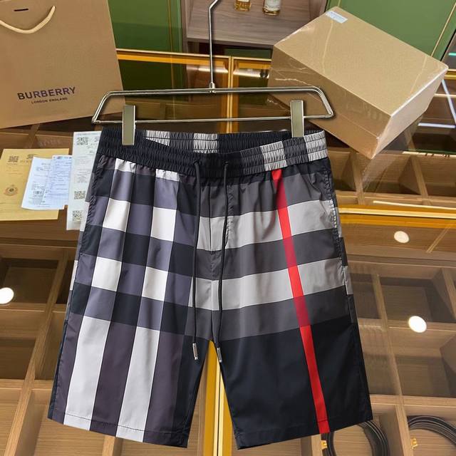 巴宝莉 原单货情侣款2530春夏新品短裤 专柜同步有售，时尚休闲裤 ，进口原版面料，上身舒适透气，顶级工艺品牌Logo，腰围工艺螺纹围接，档次极高，版型超正，上