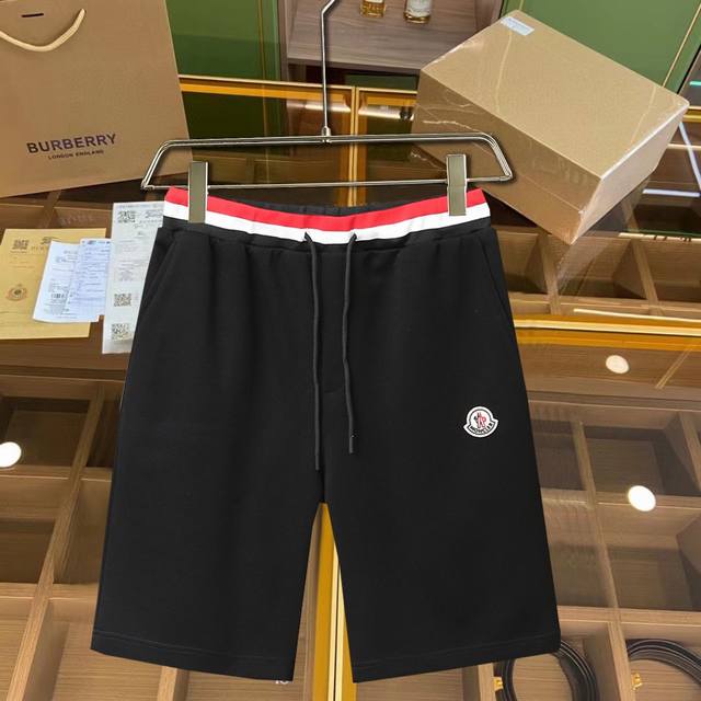 蒙口 原单货情侣款2530春夏新品短裤 专柜同步有售，时尚休闲裤 ，进口原版面料，上身舒适透气，顶级工艺品牌Logo，腰围工艺螺纹围接，档次极高，版型超正，上身