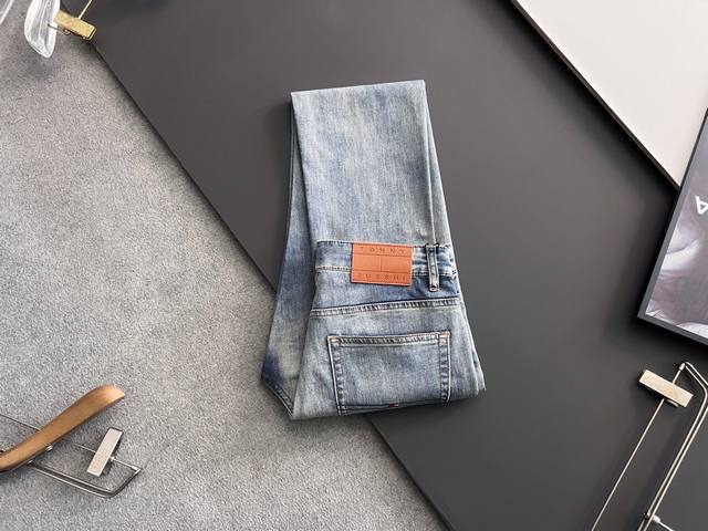 tb*、重工水洗休闲牛仔裤，进口原版水洗弹力面料，舒适有弹性，独特设计，版型超正，舒适透气，档次极高，专柜品质，上身帅气十足，码数：29-38 37