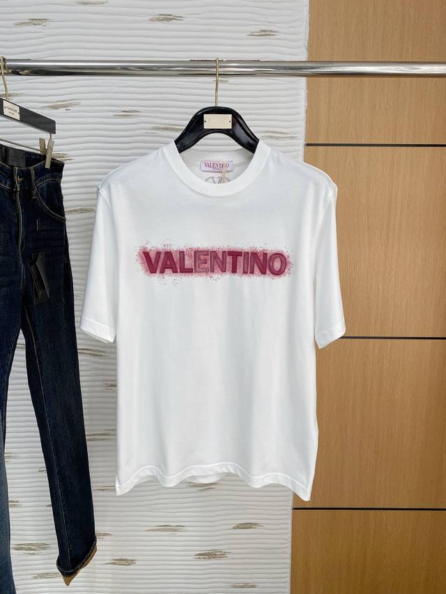 vltn# 2025春夏新款圆领 首发专柜最新款短袖圆领T恤 高端订制 设计前卫时尚 品牌Logo重工艺设计 高端定制原版面料 手感柔软 上身穿着舒适 专柜级别
