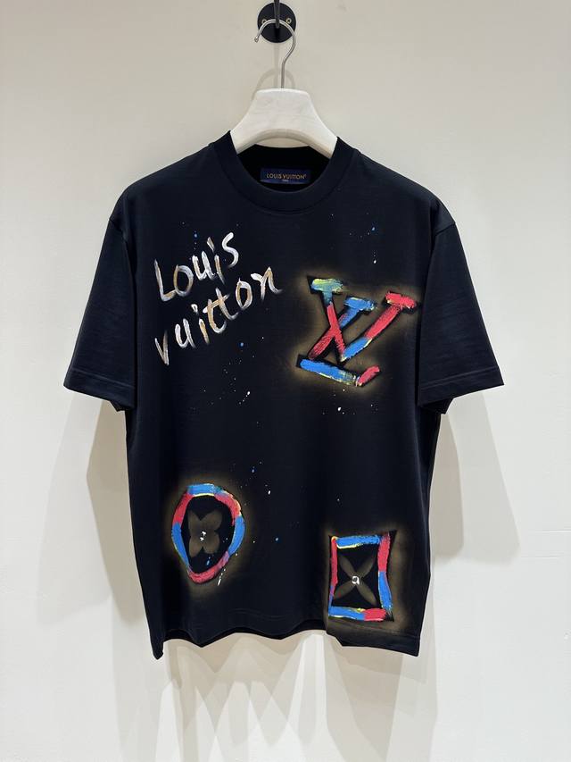 新品 T9- V登家族男士高端时装款圆领印花短袖T恤，香港洋行渠道货，高奢品鉴白金级单品，25年春夏新品，经典人气单品！ 客供埃及进口顶级面料，甄选尼罗河区域光