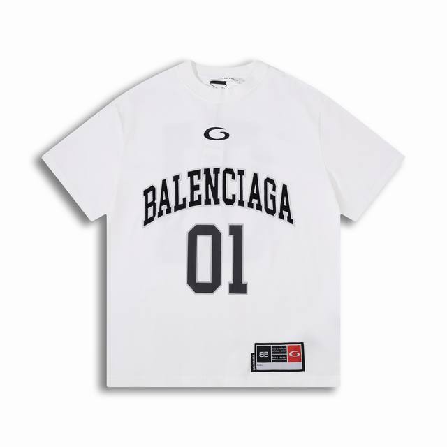 正确版高品质 Blcg巴黎新款2025春夏篮球系列01号球服 热门款 运动装风格短袖 宽松廓形版型 Logo采用贴布绣加胶印两种不同工艺制作 前后印有号码 宽松