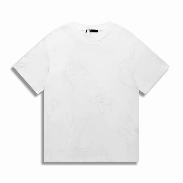 正确版高品质 1V路易家全幅Monogram 刺绣剪花T恤短袖 本款棉质 T 恤全幅铺陈 Monogram 再以剪花细节营造丰盈肌理 成就温暖时节的优雅之选 S