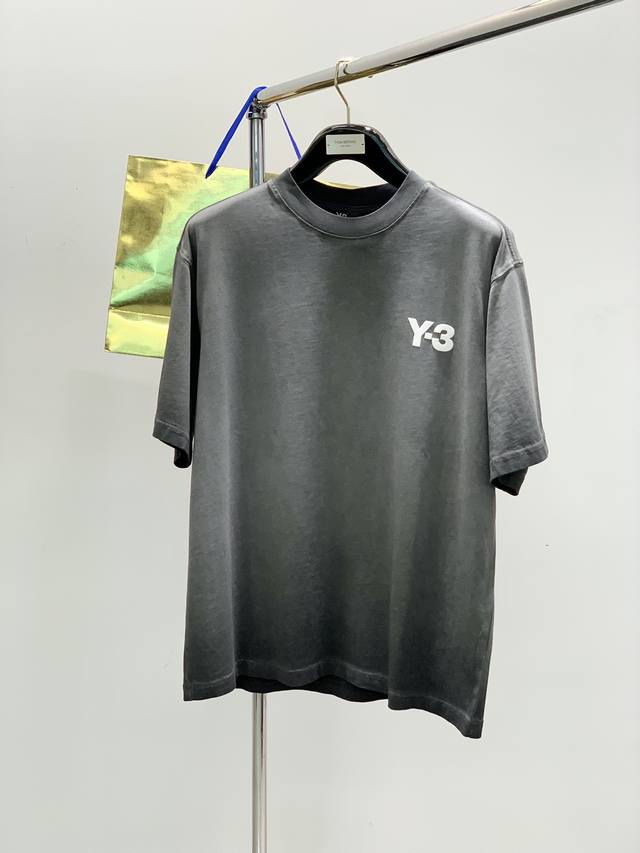 y-3 山本耀司，2025夏季最新品，专柜同步有售，原单狠货，时尚休闲圆领短袖T恤，进口原版面料，舒适度极佳，经典Y3字母Logo，工艺精湛，档次极高，舒适透气