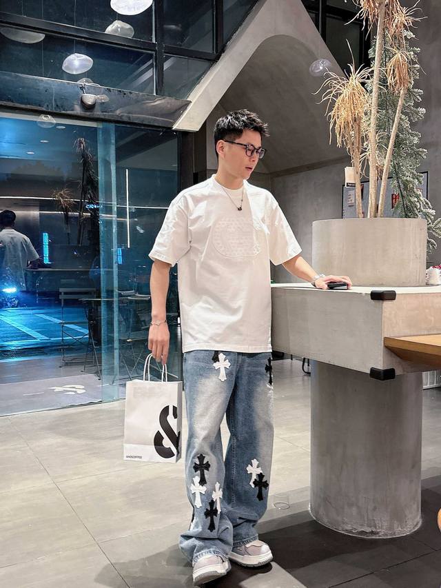 2025夏季新款 古驰 贴布绣 工艺休闲T恤 定制260G高支100%纯棉面料 宽松版型 工艺精细 舒适休闲百搭 颜色：黑色 白色 杏色 尺码: S-3Xl