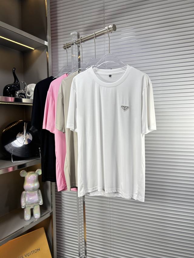 prad*普拉达 Ss25夏季新款短袖，顶级图案Logo，帅气时尚，简约百搭款。面料棉 不仅挺括，保持潮流的廓形，又穿着舒适，纱织更细腻 Y码数：M-4Xl