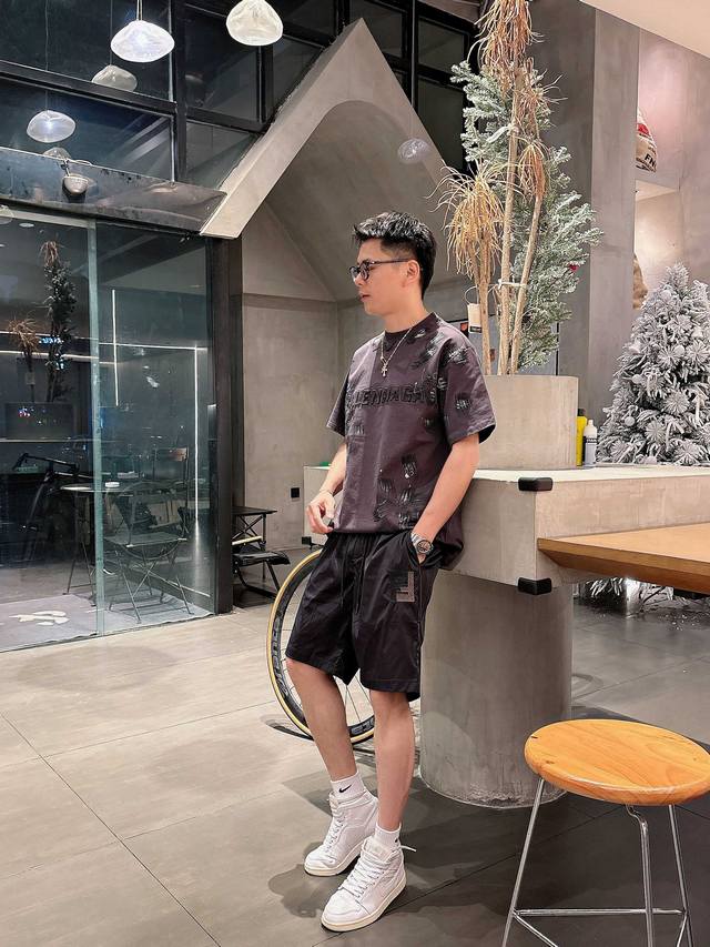 fd* 5S 春夏新款休闲短裤 ，舒适度极好，手触感强烈。辨识度极高 定制进口面料 色泽清新 做工精细 码数 M 4Xl