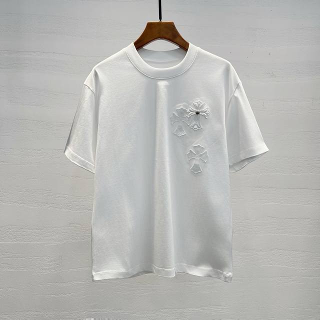 克L心 2025夏季新款短袖 走秀款 今年最新最条纹设计 非常洋气 独家定制原版面料 最新刺绣贴布图案设计 垂感超好不易褶皱 不起球 透气舒适 细节走线完美无瑕
