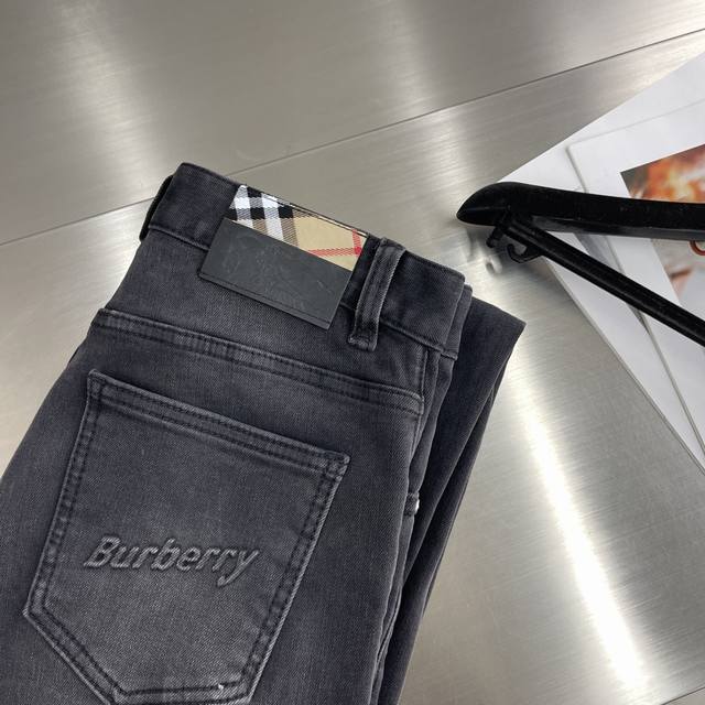 bbr 浮雕字母Logo牛仔裤，原版客供定制面料 原版辅料面料柔软有弹力，舒适透气 电镀纽扣Logo刻字Ykk拉链，凹凸印花设计，重洗水复古时尚潮流款式 码数：