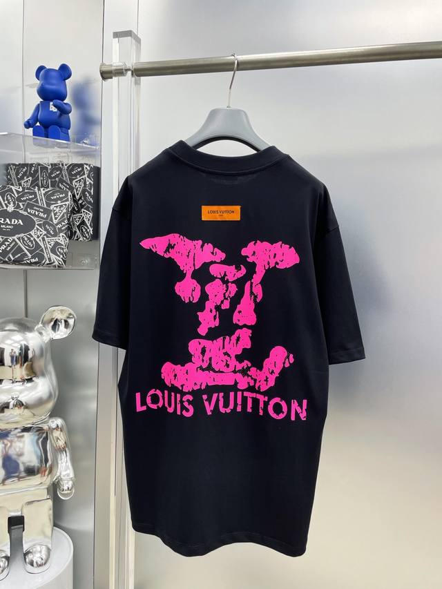 lv 路易 2025夏季新款印花烫钻大幅字母Logo最新品短袖 Dd 专柜同步有售，原单狠货，时尚进口原版科技面料，上身舒适透气，原版定制五金辅料，上身帅气有型