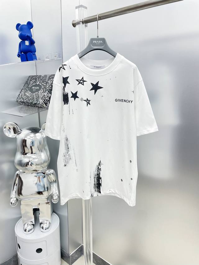 gvc 纪梵希 2025夏季新款星星泼墨字母印花Logo短袖Tee 专柜同步有售，原单狠货，时尚 进口原版科技面料，上身舒适透气，原版定制五金辅料，上身帅气有型