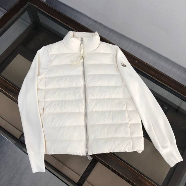 爆款 高版本 Monc1Er 蒙＊针织羽绒拼接 黑白两色 Sml 拼接处采用90白鸭绒羊毛混纺面料！ Moncler蒙口 针织拼接立领薄款羽绒服 冬天的内搭神器