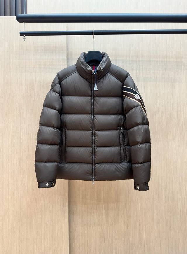 放货价 爆单推荐原单品质24秋冬新品羽绒服原版定制特面料质感超赞！版型随性搭配超时髦！轻盈保暖又舒适！原版五金配件，尺码 12345
