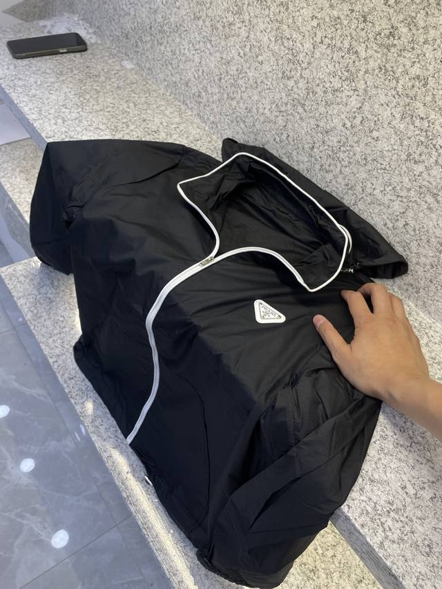 prad普拉哒 25年春夏新品 休闲防晒服套装夏日外出旅游必备！能有效的抵挡紫外线，使你的肌肤不会受到伤害。非常轻薄，夏天穿丝毫不会觉得闷热超强细节，超强做工，
