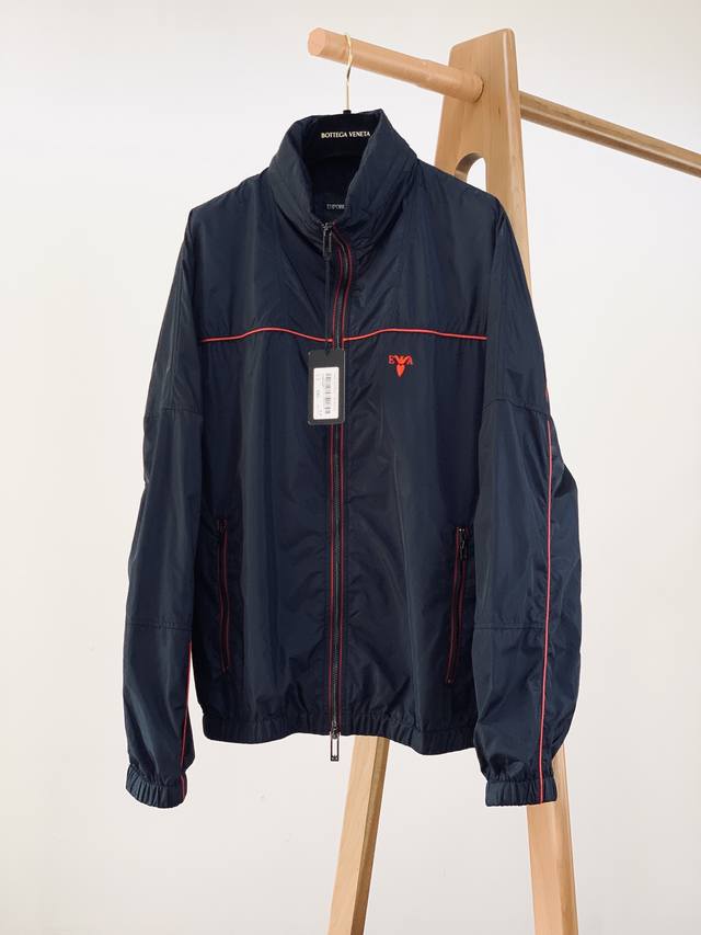 emporio Armani 阿玛尼 2025Ss早春新品 易洋千玺同款 夹克外套，上身秒瘦显白 ，进口科技面料打造，手感处理完美，运动休闲于一身，满足于日常各
