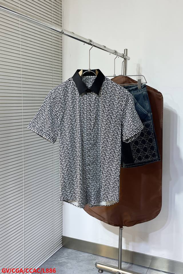 l886 Gv纪梵希。25Ss春夏新品 奢华品牌经典Logo设计，3D数码提花工艺。采用高档顶级定制面料，手感舒适顺滑 ，细节之处尽显高级 视觉相当雅致时髦，细