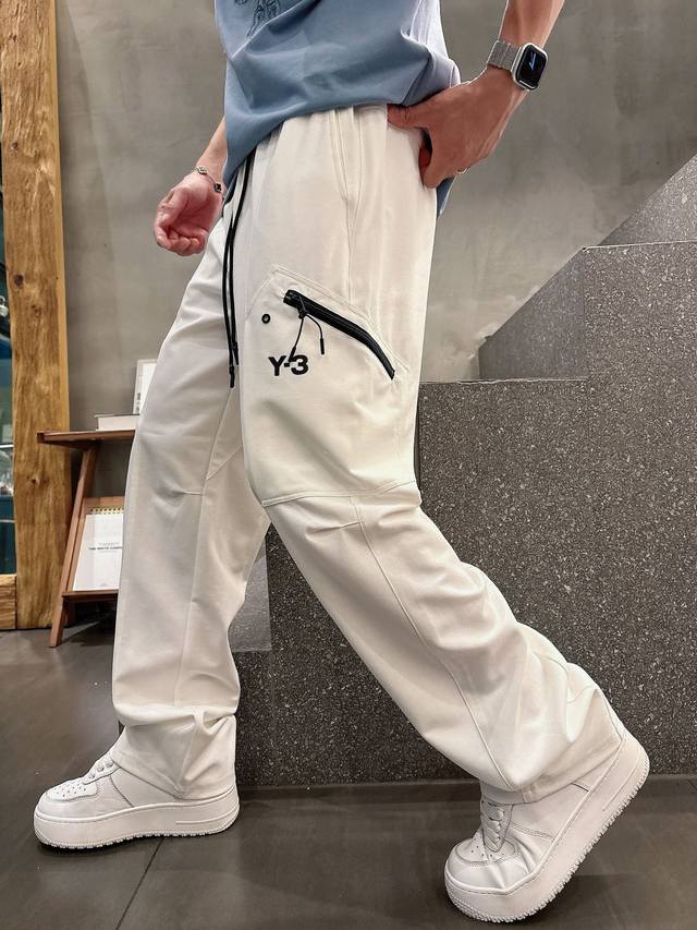 y-3# 2025 铜氨丝莫代尔空气层春夏休闲裤子 美学的焕新诠释,演绎浓郁的格调型时尚风范,细节感和设计感强悍.经典品牌标识做为色彩搭配,演绎经典的品牌时尚,