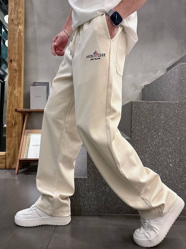 mo# 2025 铜氨丝莫代尔空气层春夏休闲裤子 美学的焕新诠释,演绎浓郁的格调型时尚风范,细节感和设计感强悍.经典品牌标识做为色彩搭配,演绎经典的品牌时尚,为