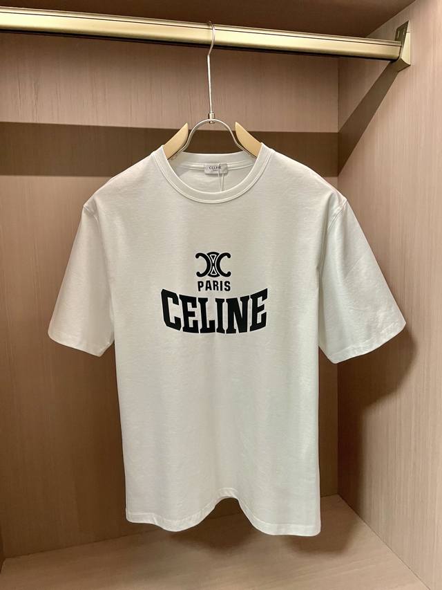 celine 2025新款 圆领 短袖 T恤 高端版本！专柜定制面料 透气舒适度高，细节无可挑剔，品牌元素设计理念，体现高品质。手感细腻柔软！呈现休闲裁剪，上身