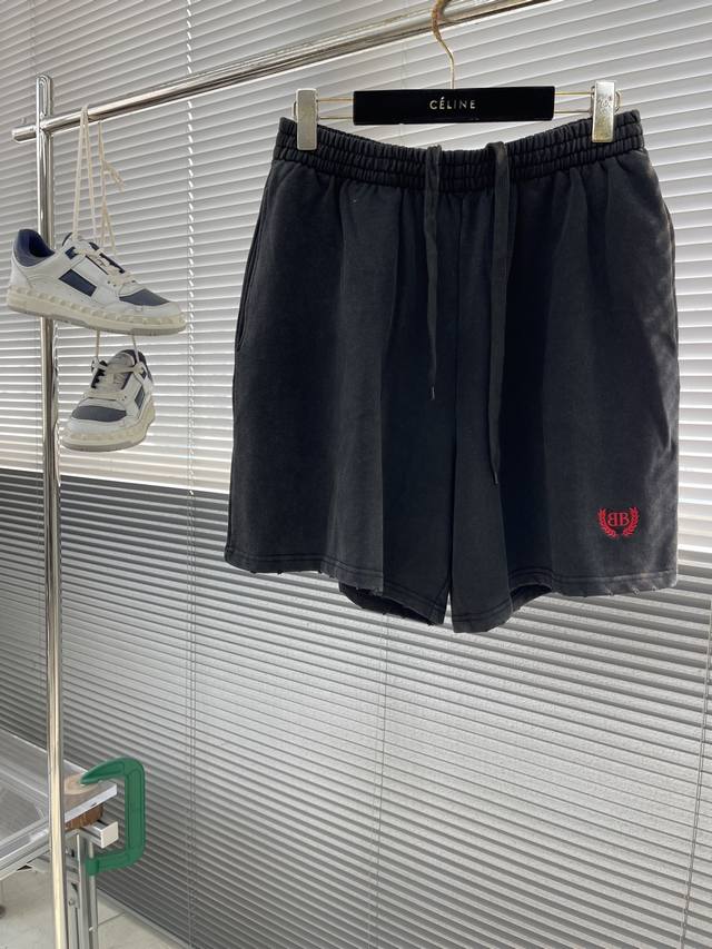 balenciag Laurel Classic 刺绣短裤 定制云棉毛圈絮织 紧密柔软 舒适贴肤 黑曜之韵 深邃无界 饰以Red Laurel Classic刺