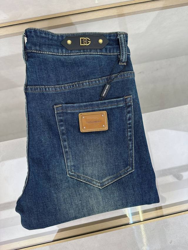 dg 2025Ss春夏最新品，专柜同步有售，原单狠货，水洗休闲牛仔裤 进口原版水洗弹力面料，后兜设计字母凹凸压胶工艺，完美五金装饰 超重工艺设计 时尚必备品 简