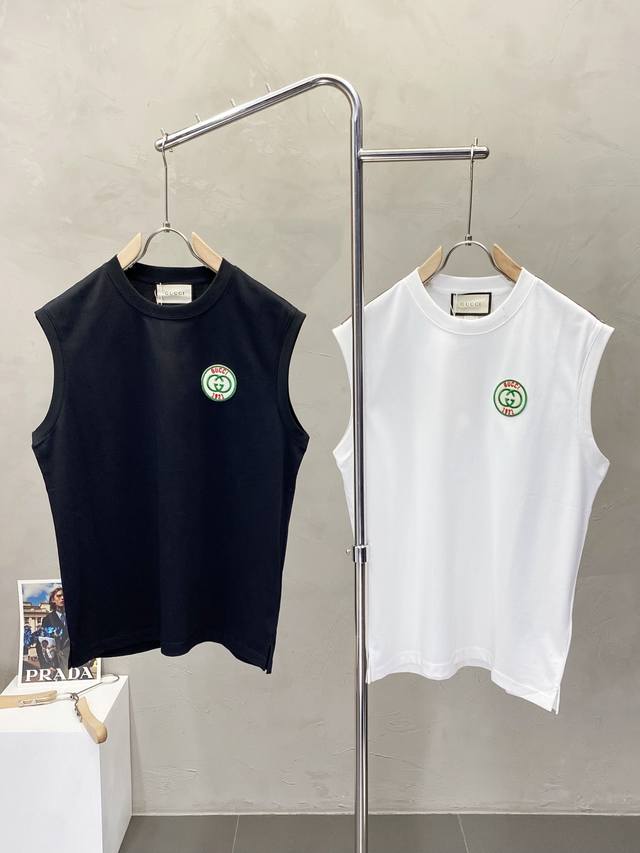 gucci古驰独家专供新款原单男士休闲坎肩背心 高端定制 高版本 时尚百搭爆款进口面料 手感超柔软细腻 穿着亲肤舒适 高端精品 代工厂P精细做工 上身非常赞 男