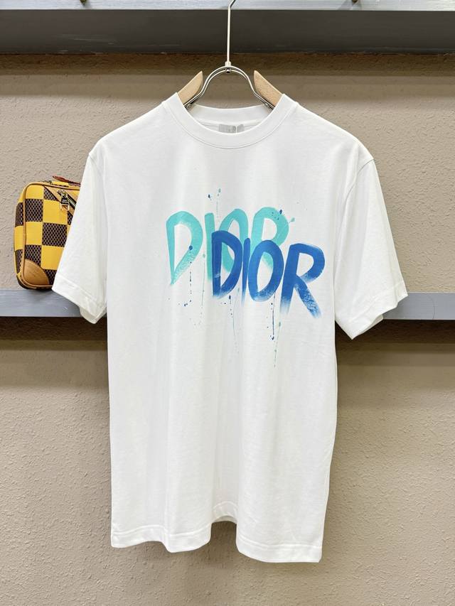 dior迪奥2025款新品短袖！原版定制面料，手感柔软。顶级进口私货，时尚设计潮流短袖，不失奢华 品质毋庸置疑 上身效果超赞，奢华官网同款！尺码：S-Xxl