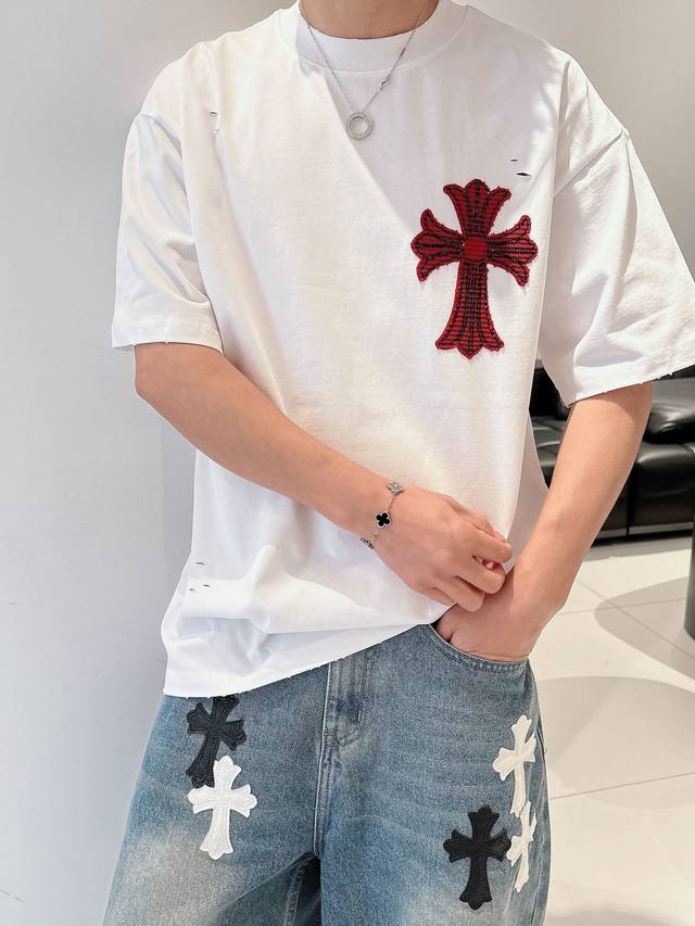 ch25Ss春夏新款 克罗心架Logo贴布烫钻短袖 轻奢主义 男女日常通勤穿搭必备单品 正确版本 欢迎对比 详细特征 260克 % 纯棉双纱汗布面料 同缸定染特