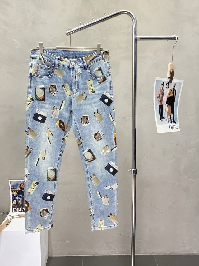 dolce&Gabbana杜嘉班纳独家专供新款 休闲牛仔裤高端版本！专柜定制面料 透气舒适度高，细节无可挑剔，品牌元素设计理念，体现高品质。Logo图案，手感细
