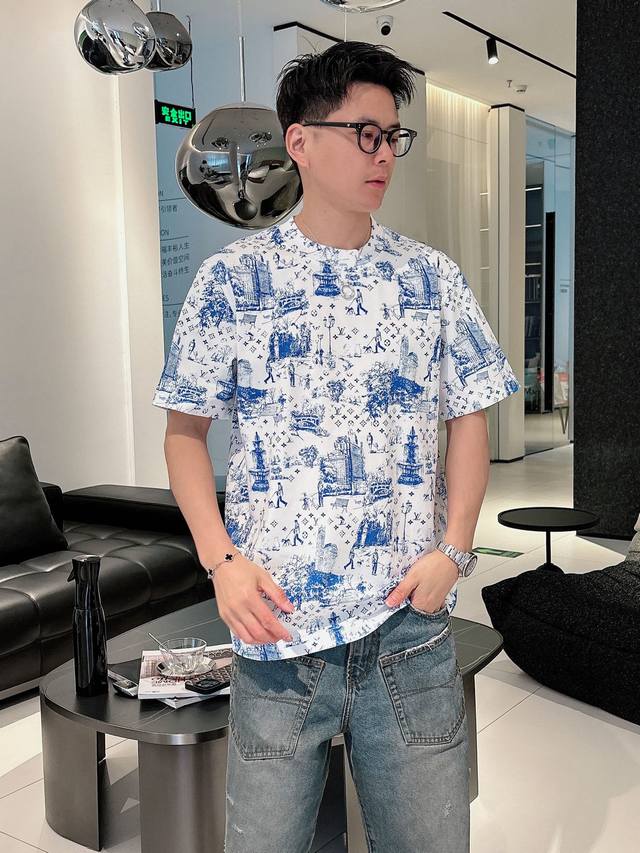 lv 春夏新款首发专柜最新款短袖圆领T恤 高端订制 设计前卫时尚！品牌Logo重工艺设计 高端定制230克面料.手感柔软.穿着舒适.专柜级别精致车线.做工精细.
