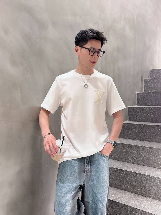 louis Vuitton路易威登独家专供新款原单男士休闲短袖 高端定制 高版本 时尚百搭爆款进口面料 手感超柔软细腻 穿着亲肤舒适 高端精品 代工厂P精细做工