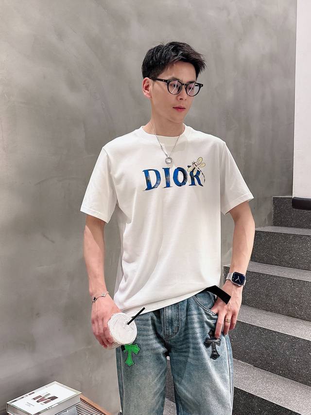 dior迪奥独家专供新款原单男士休闲短袖 高端定制 高版本 时尚百搭爆款进口面料 手感超柔软细腻 穿着亲肤舒适 高端精品 代工厂P精细做工 上身非常赞 男士必备