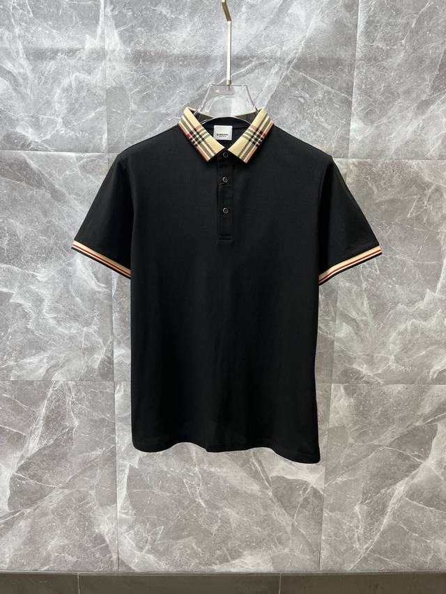 burberry巴宝莉 2025春夏新款重磅翻领Polo衫短袖出货啦！！ 春夏出门必备款 定制高克重纯棉面料 搭配当下流行重工工艺 做工走线精细 面料上身舒适