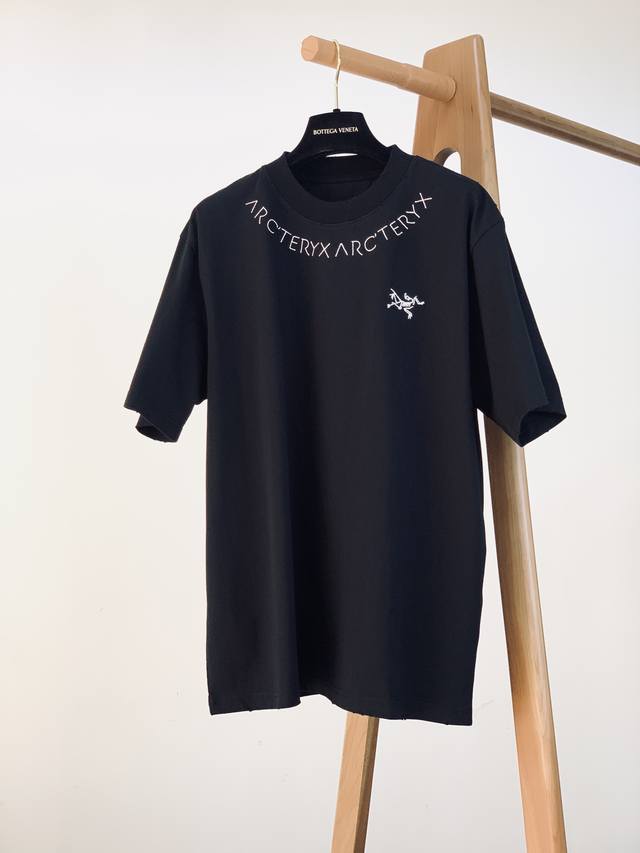 arcteryx 始祖鸟 2025Ss春夏新品 小众设计师 行走的艺术品 复古渐变印花T恤 帅气清爽的设计。。让人第一眼就陷入你的魅力，满满的设计感 上身非常显