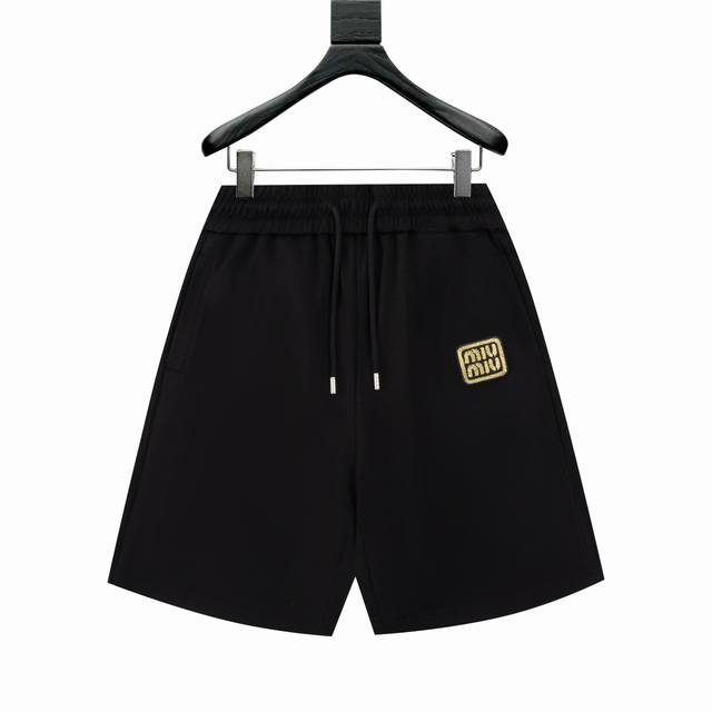 miumiu缪缪2025Ss贸易渠道货品.休闲运动短裤 无从释怀的经典款,休闲时尚感略带锋利.精简的比例化裁剪铸就随性百搭. 客供高密400G面料,区别于传统的
