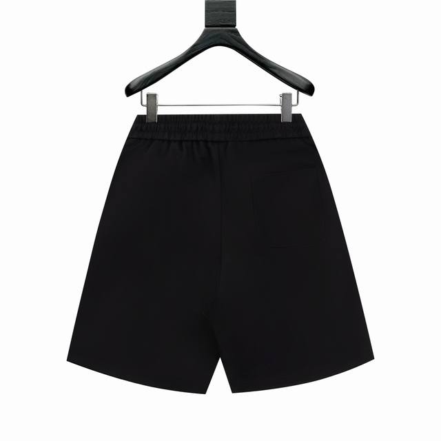 moncler 蒙口 2025Ss贸易渠道货品.休闲运动短裤 无从释怀的经典款,休闲时尚感略带锋利.精简的比例化裁剪铸就随性百搭. 客供高密400G面料,区别于