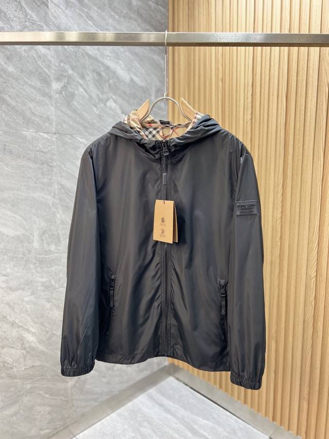 burberry 巴宝莉 2025春夏新品 三标齐全 冲锋衣薄款夹克外套 翻晒服 好货不用过多介绍 看细节 专柜码数：M-Xxxl 175 140上身L