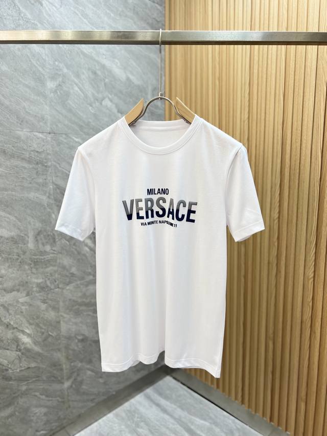versace 范思哲 2025年春夏新品上新 三标齐全 丝光棉圆领短袖T恤 好货不用过多介绍 看细节 专柜码数：M-6Xl 175 140建议Xl 修身版型