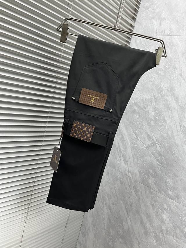 lv‘’休闲裤 西裤2025Ss春夏新款 高级定制裤子专用面料 定制原版五金 重工工艺打造 车工走线精细 定制面料 柔软舒适 质感显著 辅料精美 上身效果超赞