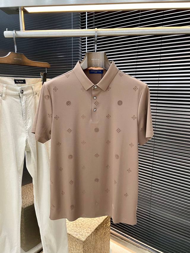 louis Vuitton 路易威登 2025年春夏最新款Polo短袖，采用最新桑蚕丝莫代尔面料，耐水洗不易掉色，手感柔软、成分柔软舒适 经典设计风格 特殊定制