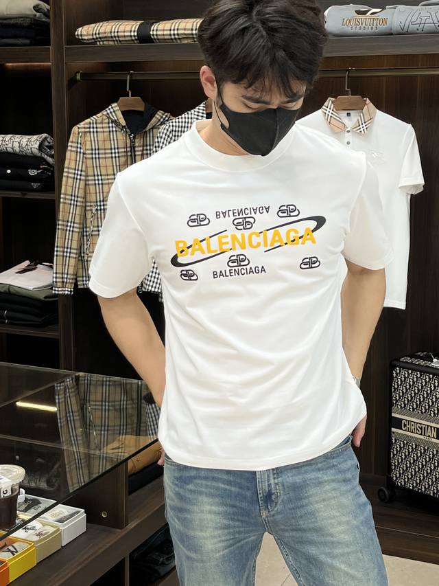 主推 Balencaiga 巴黎世家 2025春季独家专供新款潮男时尚休闲短袖T恤。春季新款休闲圆领短袖T恤衫，高端欧版原单潮流时尚精品！透气舒适度高，细节无可