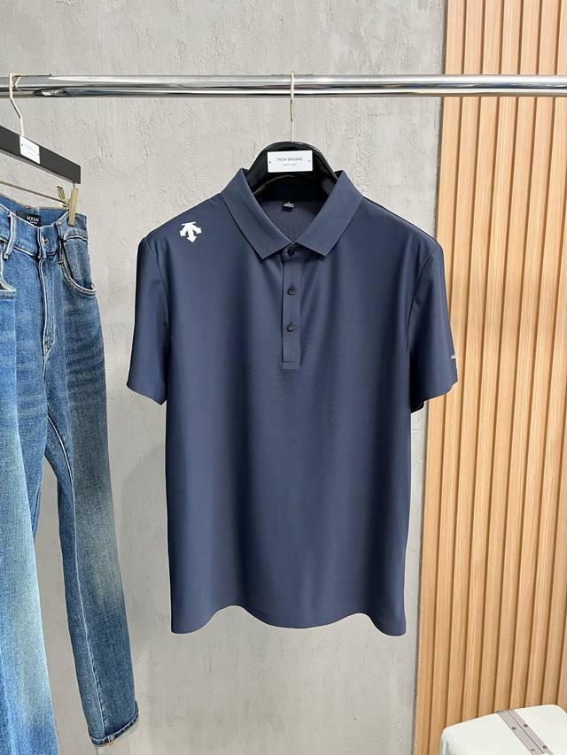 开春新品 迪桑特 2025Ss夏季新款字母Logo男士翻领Polo衫！经典商务男款，高端男装的天花板级别的商务男款！简约时尚大气不失优雅，单穿内搭体面过人，品质