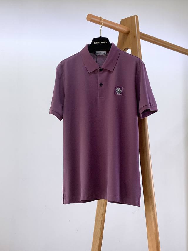 stone Island 石头岛 2025Ss春夏新品 时尚休闲翻领T恤，甄选优质珠地网眼透气面料，客供定制螺纹，胸前徽标刺绣标识，客供五金辅料装饰，档次极高，