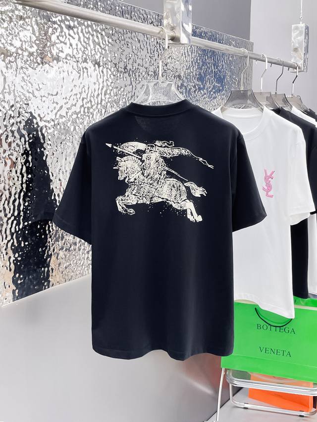 bbr* 顶级货品2025春夏新款首发专柜最新款短袖圆领T恤 高端订制 设计前卫时尚！品牌Logo重工艺设计 高端定制260克面料.手感柔软.穿着舒适.专柜级别