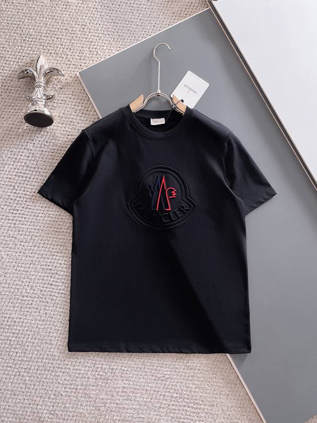 蒙口Moncler 2025春夏新款男女同款短袖T恤，！定制专属面料，定制原版工艺螺纹，胸前重工字母Logo工艺设计！简约大方，从容百搭，档次极高，完美融入时尚