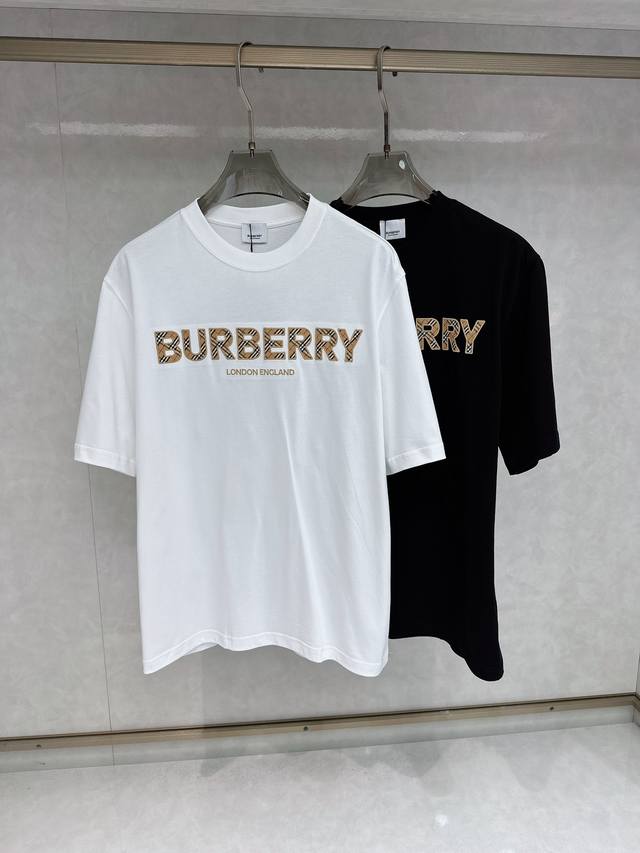 巴宝莉 25Ss春夏新款平纹针织棉布基础圆领短Tee，男女同款格纹字母刺绣标识休闲套头短袖T恤衫！贸易公司渠道稀出，领先官网发售！无论是追求潮流的年轻人，还是注