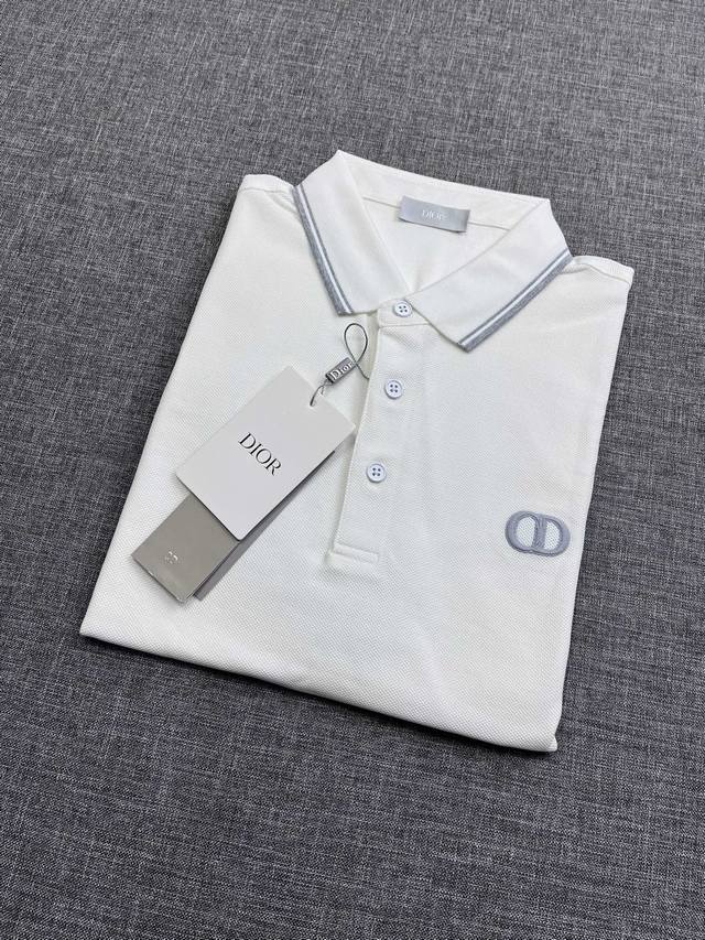 dior 迪奥香港洋行纯正渠道货，重磅高端品鉴心水之物，25年新品，欧洲区域售卖款！极符合迪奥美学基调的一款短袖Polo衫，通体完美沿袭了迪奥低调奢华内敛的基因