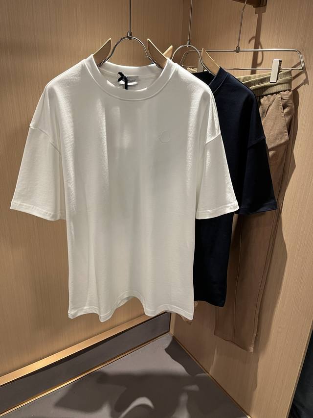 moncler蒙家 2025春夏最新男女同款贸易订单短袖T恤，全品相！！网红款！采用Logo图案压胶设计！上身舒适透气，不僵硬，整体有着丰富的立体感，品质出口订