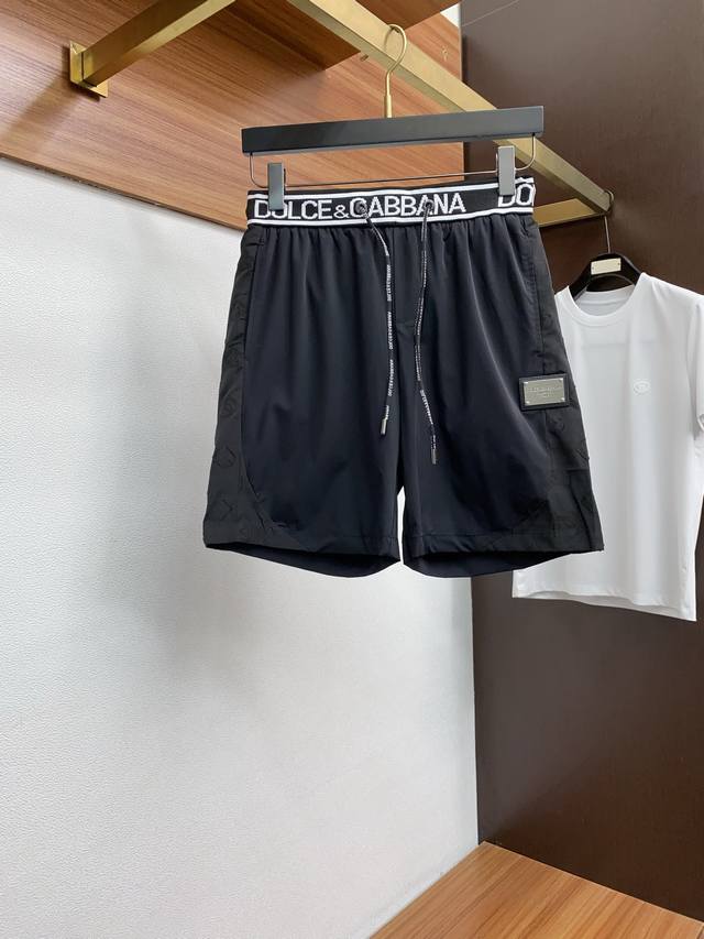 dg 春夏新款休闲短裤 品牌经典系列 速干面料 舒适度极好，手触感强烈。原版品牌Logo 辨识度极高 定制进口面料 色泽清新 做工精细 码数 M 4Xl